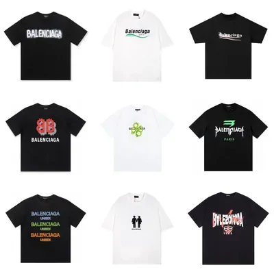 Nueve camisetas negras y blancas con estampados de logotipo, fotografiadas en cuadrícula